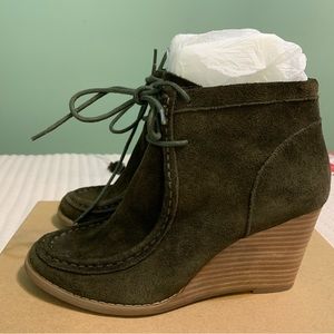 Women’s gently worn Lucky Brand ankle booties